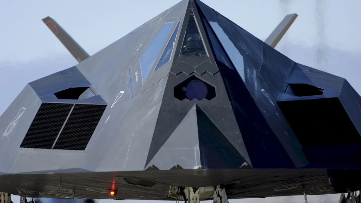 Η απίστευτη κατασκευή του F-117 Nighthawk